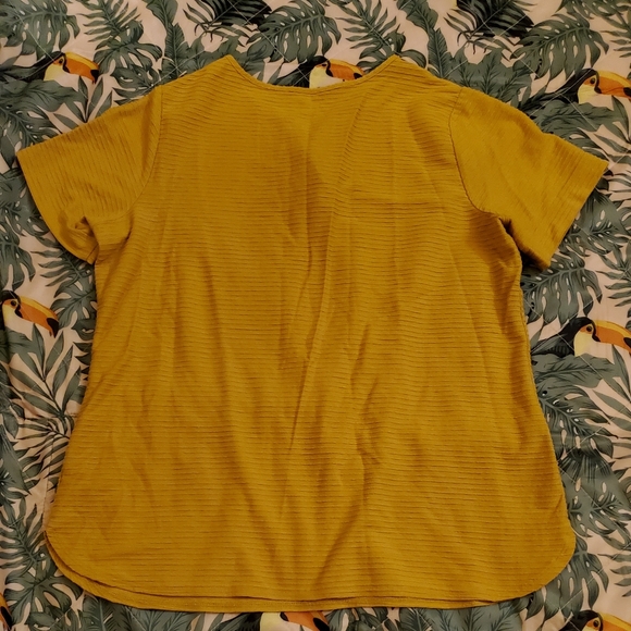 Keyhole Van Heusen Shirt - Picture 3 of 3